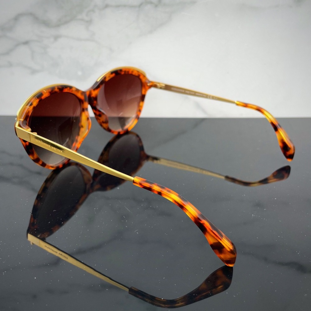 Alexander McQueen women’s AMQ 4241/S tortoise Havana gold cat-eye sunglasses - Picture 9 of 16